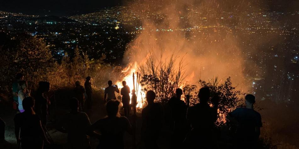 Solo en Medellín, han atendido 270 incendios forestales este año